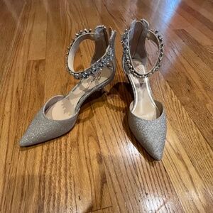 Badgley Mischka  Crystal and Gold Glitter  dress shoes.  Size 6